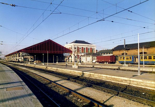 Estaci�n de Medina del Campo en 1988. Foto Colecci�n Carlos Fern�ndez Cuenca. Archivo Hist�rico Ferroviario